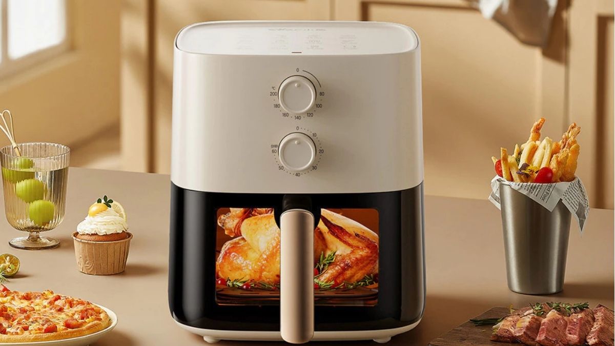 Nồi chiên không dầu 5L đặt trong không gian bếp gia đình thực tế